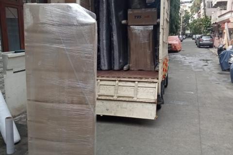 shreyansh-packers-and-movers-loading