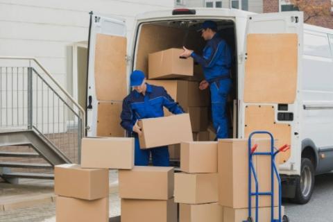 sri-krishna-packers-and-movers-loading