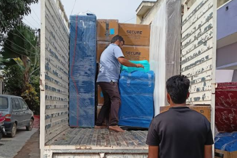 vs-packers-and-movers-loading