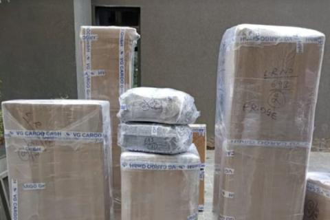 writer-movers-group-packing-2