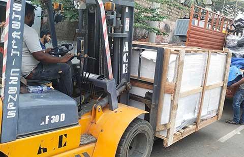 Growth-Packers-Movers-Loading02.jpg