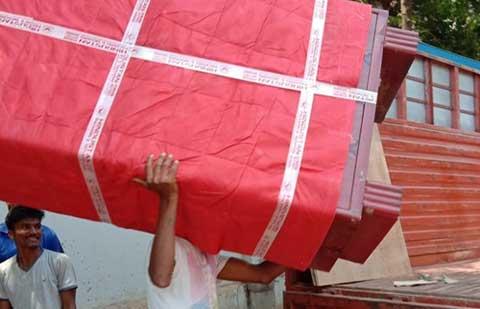 hindustan packers movers loading