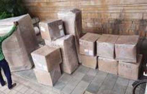 Pari Cargo Packer Removers Unloading
