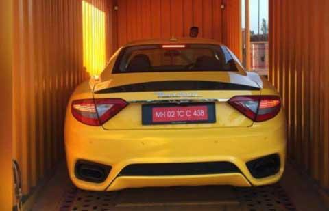 Riyansh-Packers-Movers-Car-Unloading.jpg
