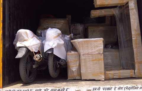 Vaishno-Packers-Movers-Delhi-Loading.jpg