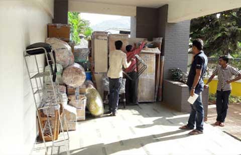 YRC-Packers-Movers-Unloading.jpg