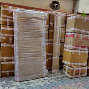 Aarti-Packers-Movers-Unloading.jpg