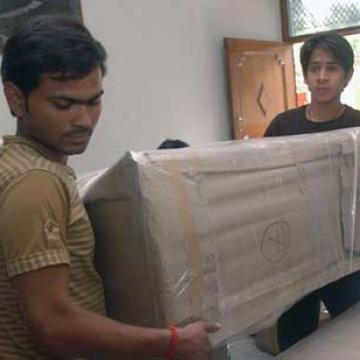 Bandhan-Relocation-Packers-Movers-Unloading.jpg