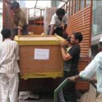 Bharat Packers Movers Unloading Goods From Truck
