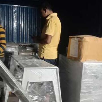 Metro-Home-Packers-Movers-Unloading.jpg