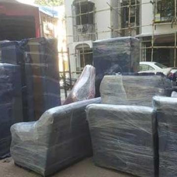 Naitik-Cargo-Packers-Movers-Unloading.jpg