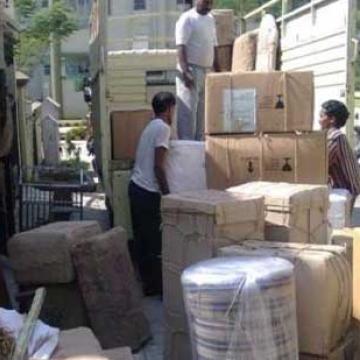 National-Packer-Mover-Loading02.jpg