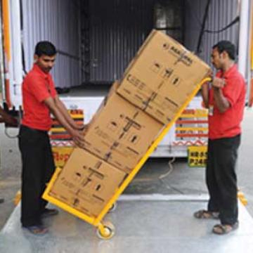 Safe Logistic Cargo Movers Loading