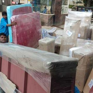 Swathi-Relocation-Packers-Movers-Unloading